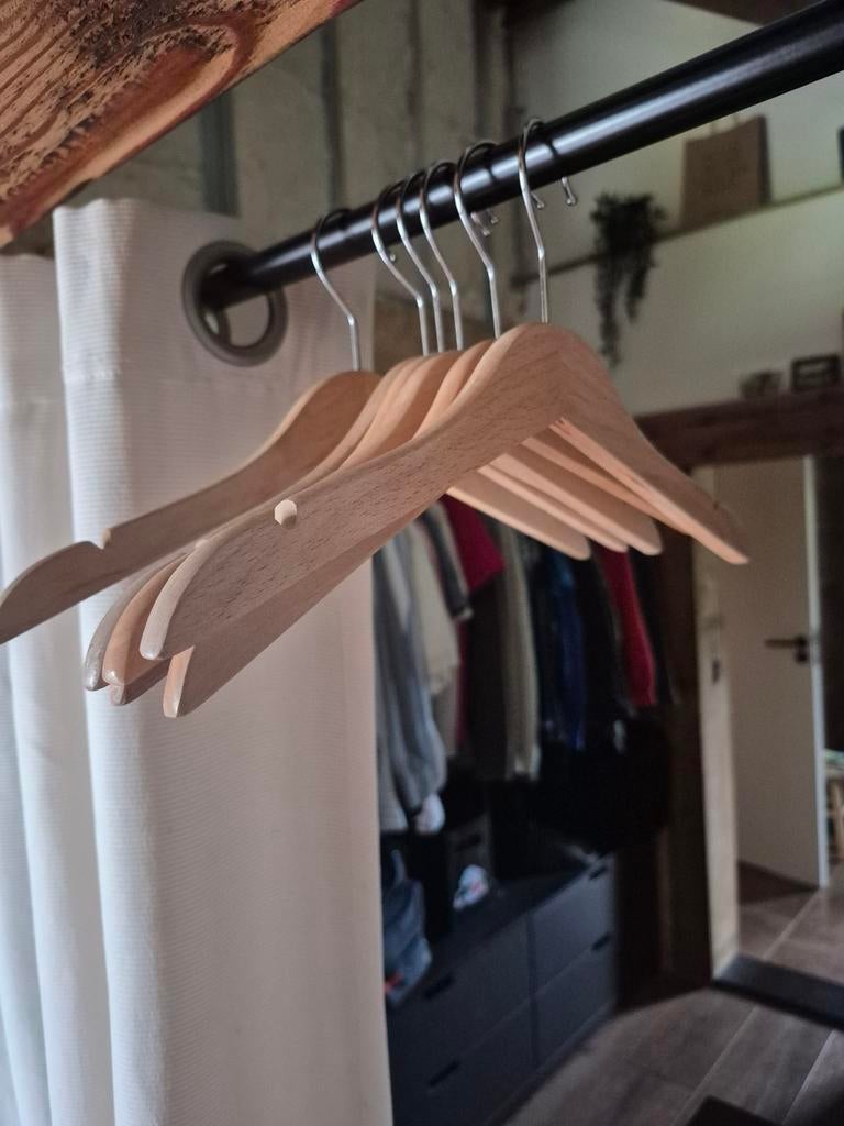 Kledinghangers hout kinderen, Kinderen en Baby's, Ophalen of Verzenden, Zo goed als nieuw