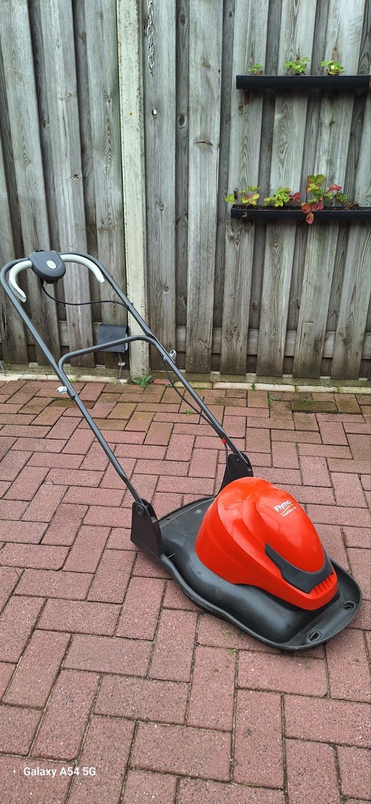 Flymo zweefmaaier - Compact en lichtgewicht BIEDEN, Ophalen, Gebruikt, Elektrische grasmaaier, Flymo
