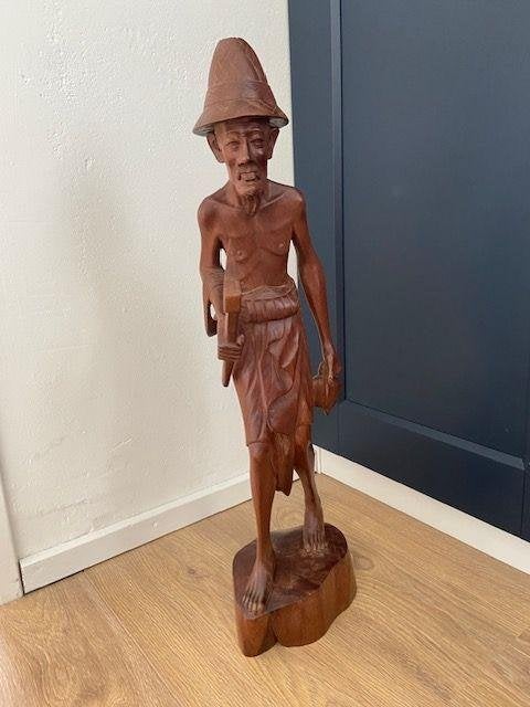 aziatische man op land, Ophalen, Houtsnijwerk, Handgemaakt, 20 - 50 cm