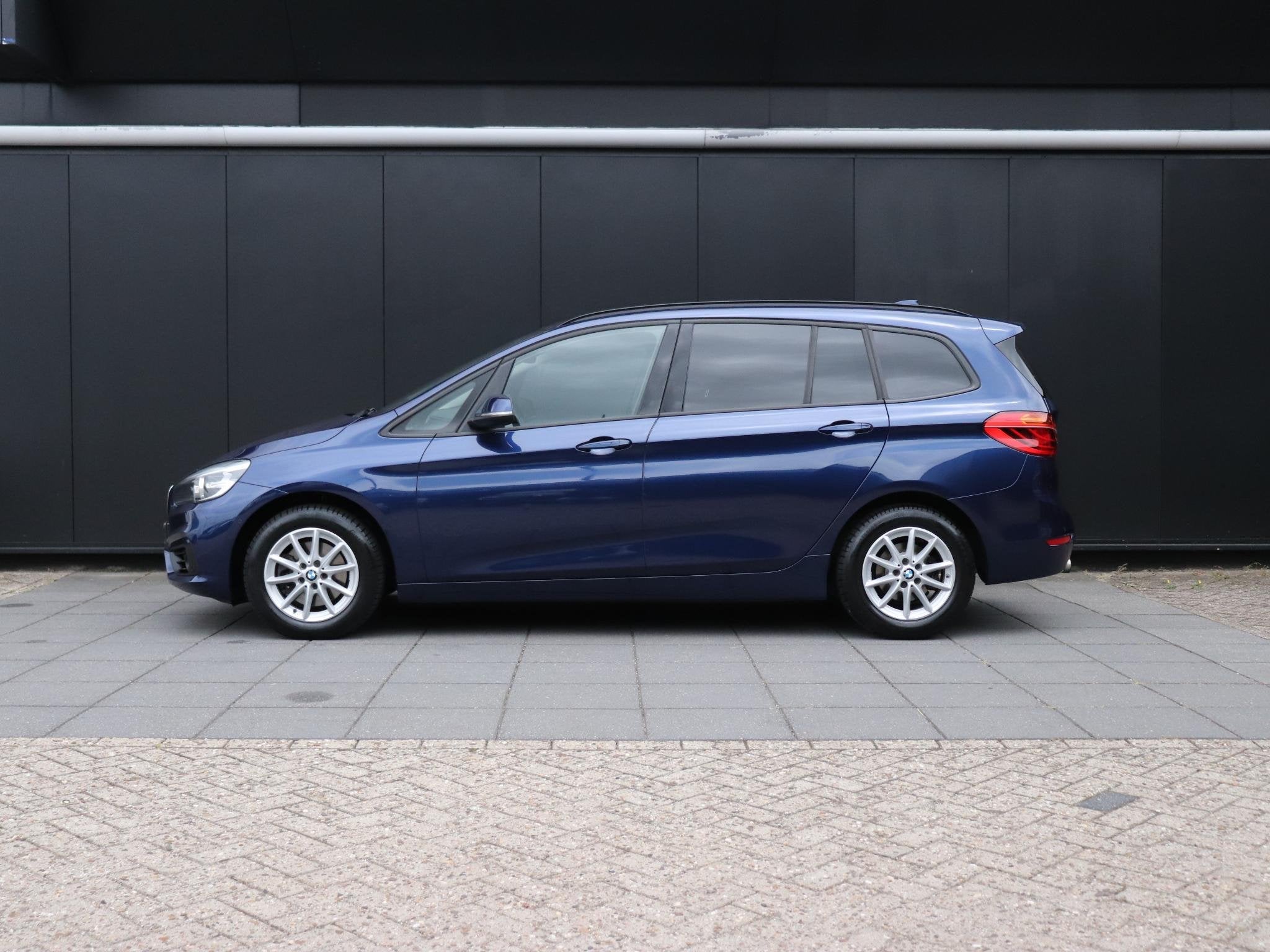 BMW 2-serie Gran Tourer 218i | AUT. | CAMERA | NAVI | CRUISE, Auto's, Gebruikt, Euro 6, 2-Serie Gran Tourer, Blauw