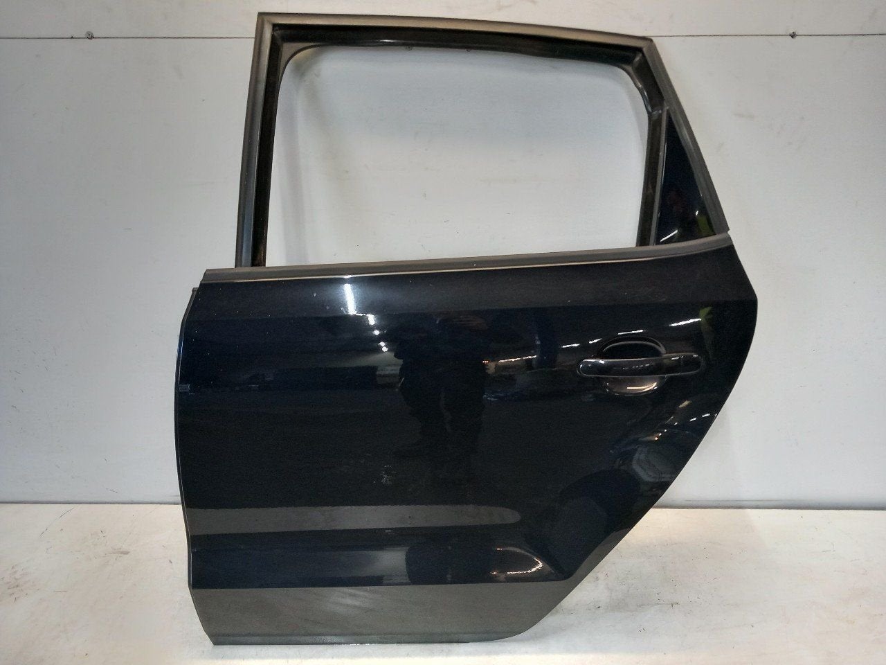 Portier links achter Volkswagen Polo, Onderdelen@venauto.nl, Van der Ven Autorecycling B.V., Gebruikt, Ettenseweg 76, 4706 PB Roosendaal, The Netherlands
