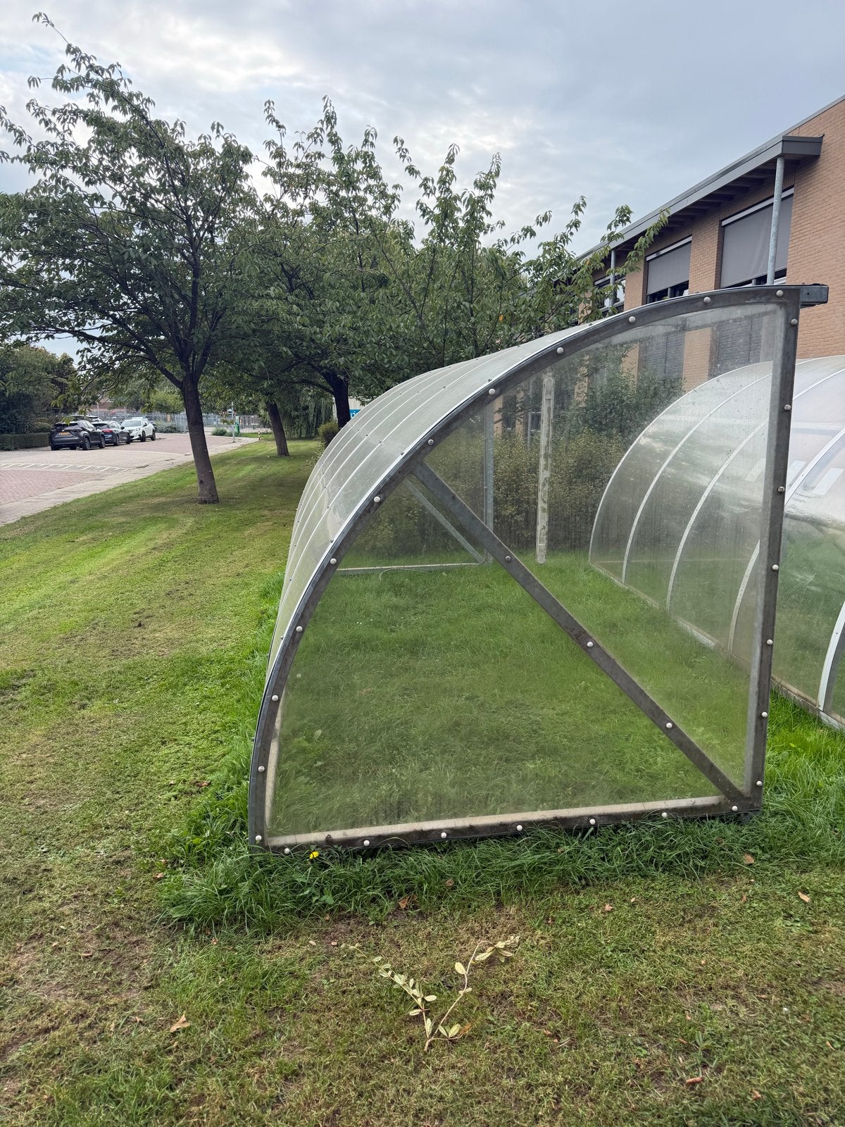 Twee fietsenstalling overkappingen, één met verlichting, Ophalen of Verzenden, Gebruikt