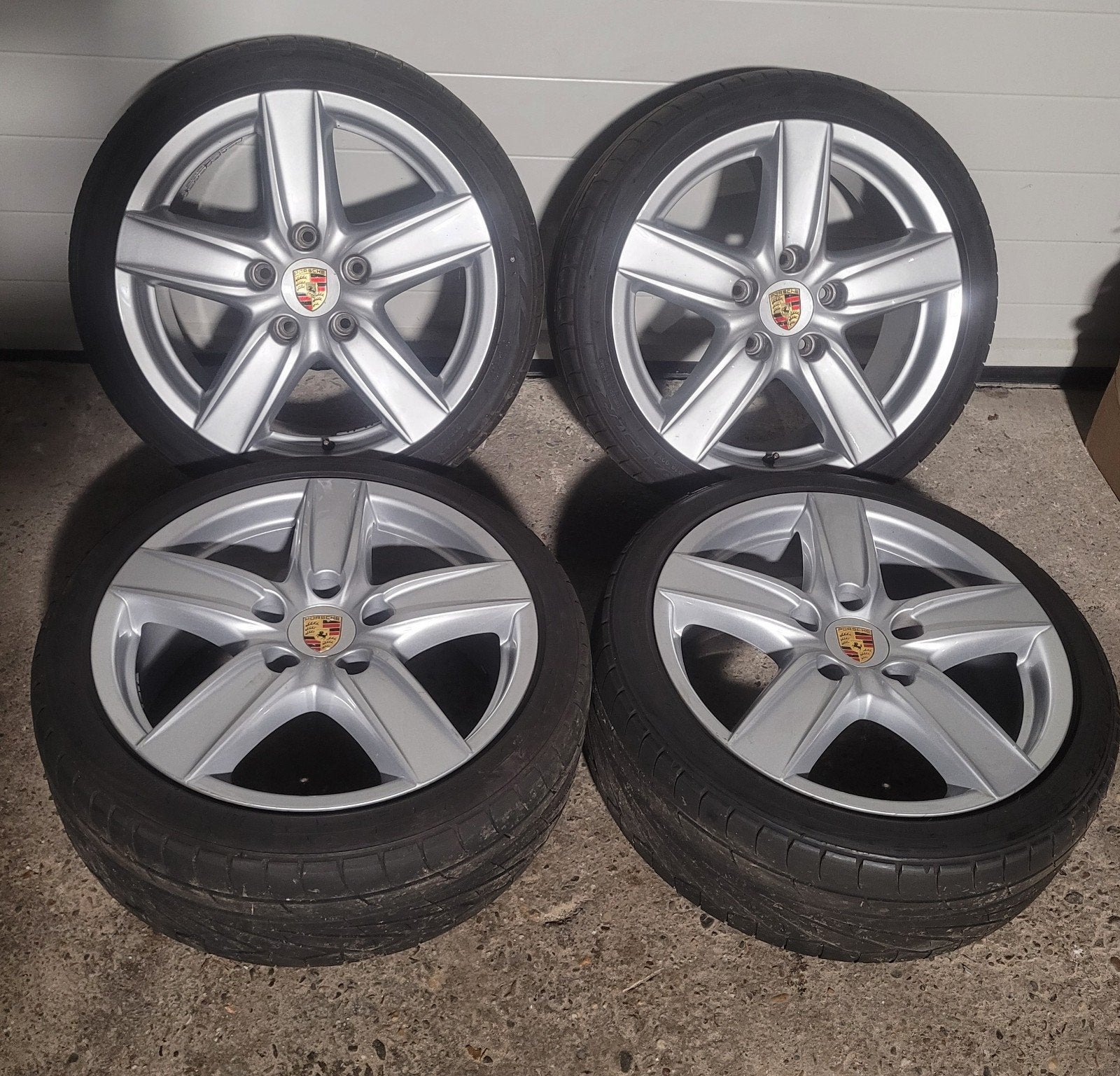 Originele porsche cayenne 5x130 et53 8j 225 40 18 Toyo VAG, Ophalen, Gebruikt, Skoda