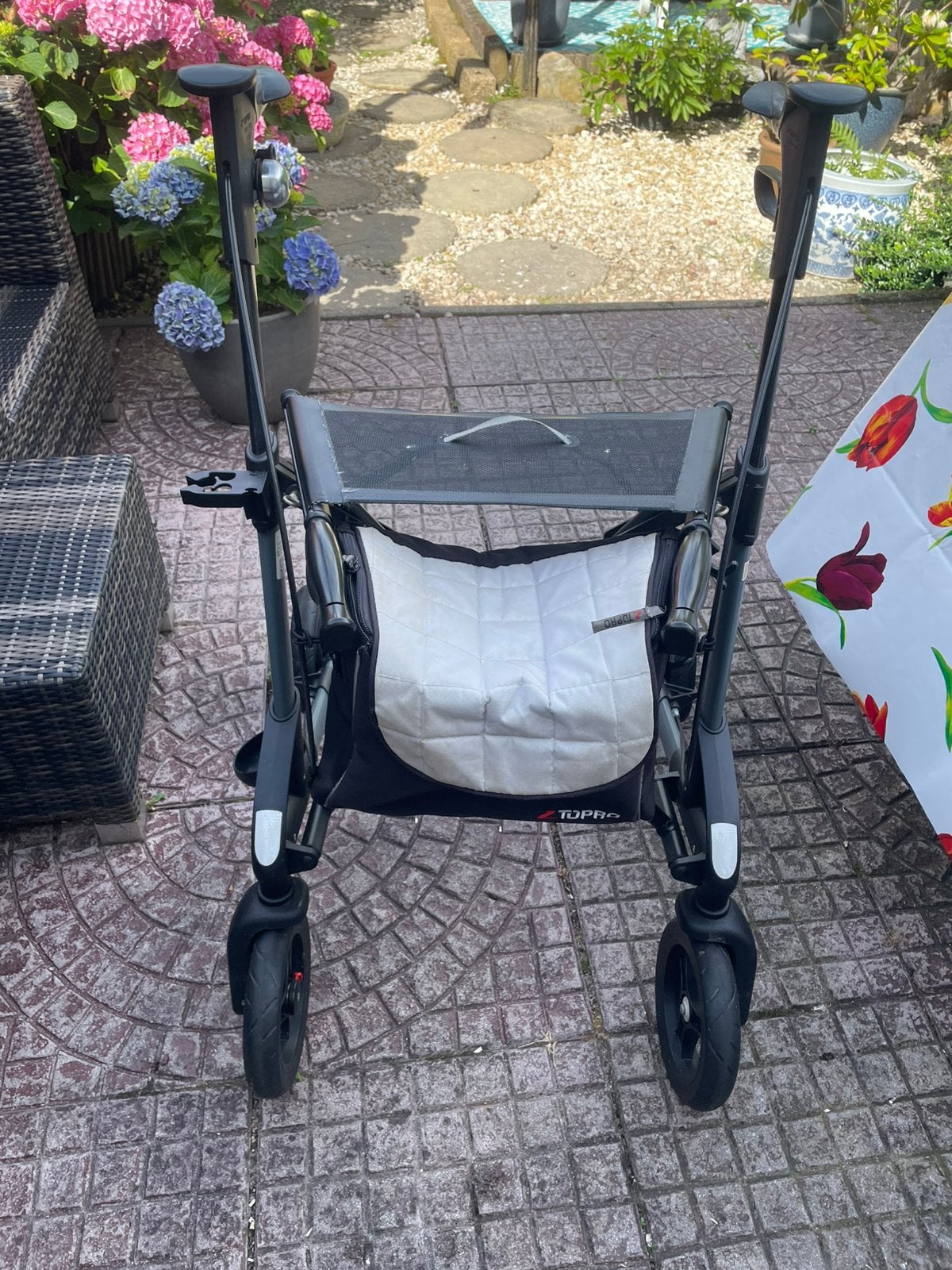 Stevige opklapbare rollator met hele goede remmen, Diversen, Rollators, Ophalen of Verzenden, Opvouwbaar, Gebruikt