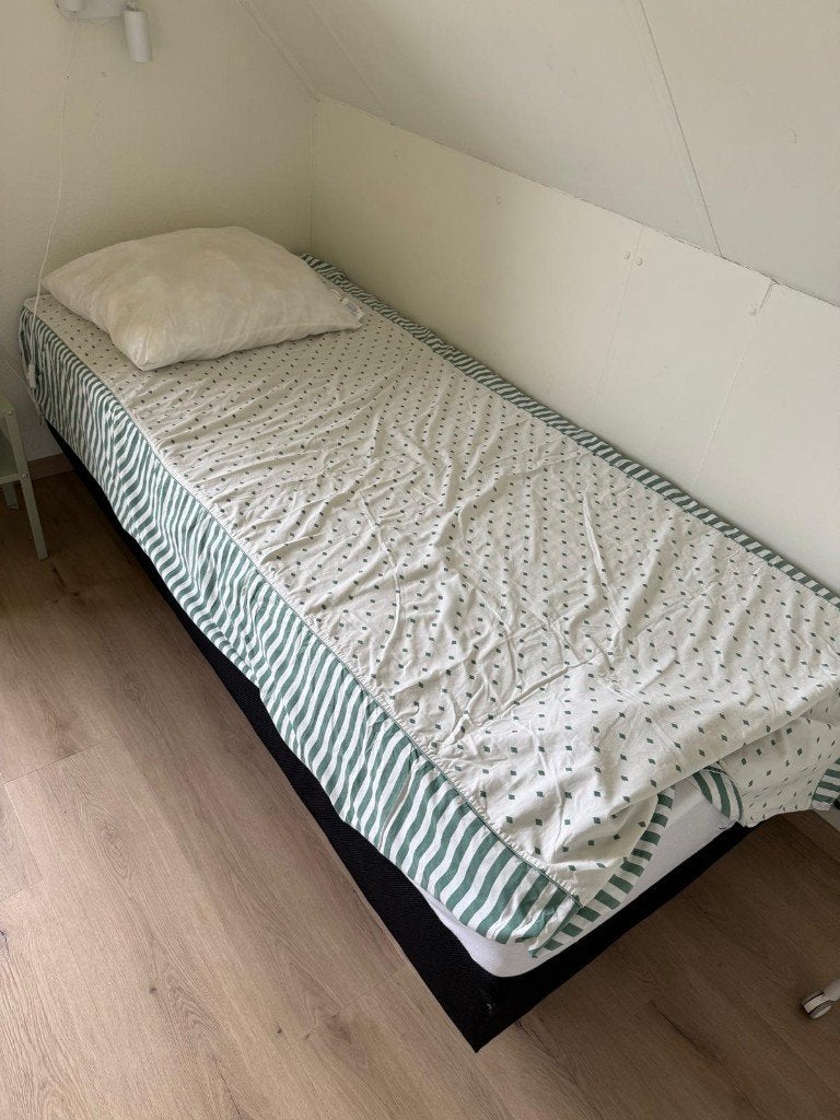 Eenpersoons bed, Ophalen, 90 cm, Eenpersoons, Zo goed als nieuw