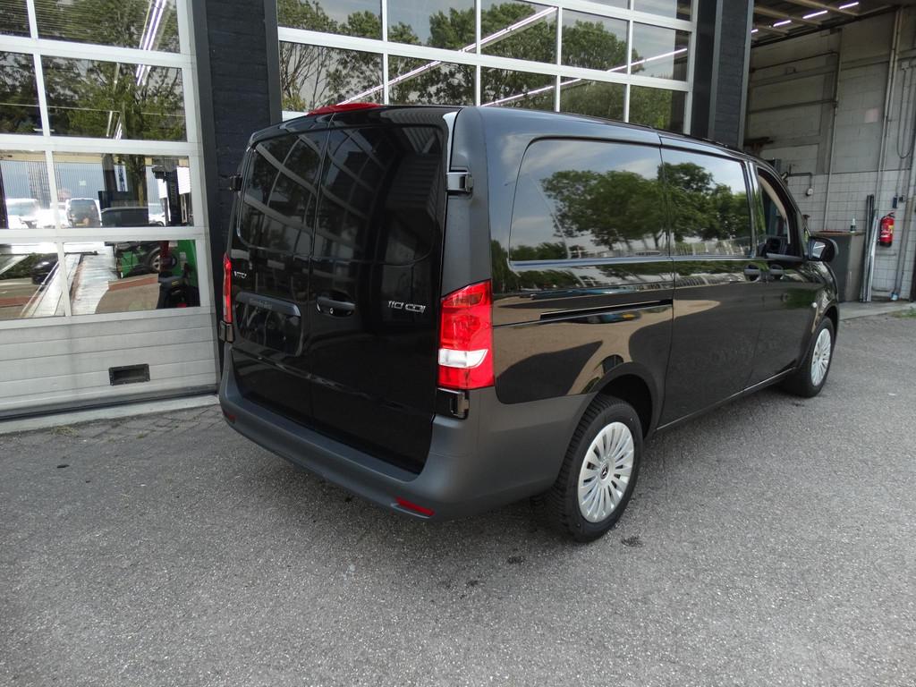 Mercedes-Benz Vito 110 CDI L2 Pro, Auto's, Bestelauto's, Euro 6, 4 cilinders, Zwart, Nieuw