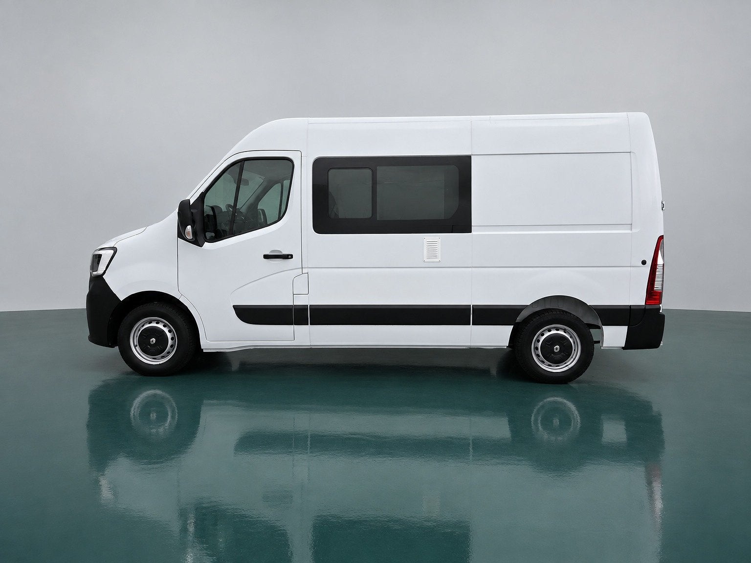 Renault Master T35 2.3 dCi L2H2 DC 7-Persoons Airco Cruiseco, Auto's, Voorwielaandrijving, Gebruikt, 4 cilinders, Renault