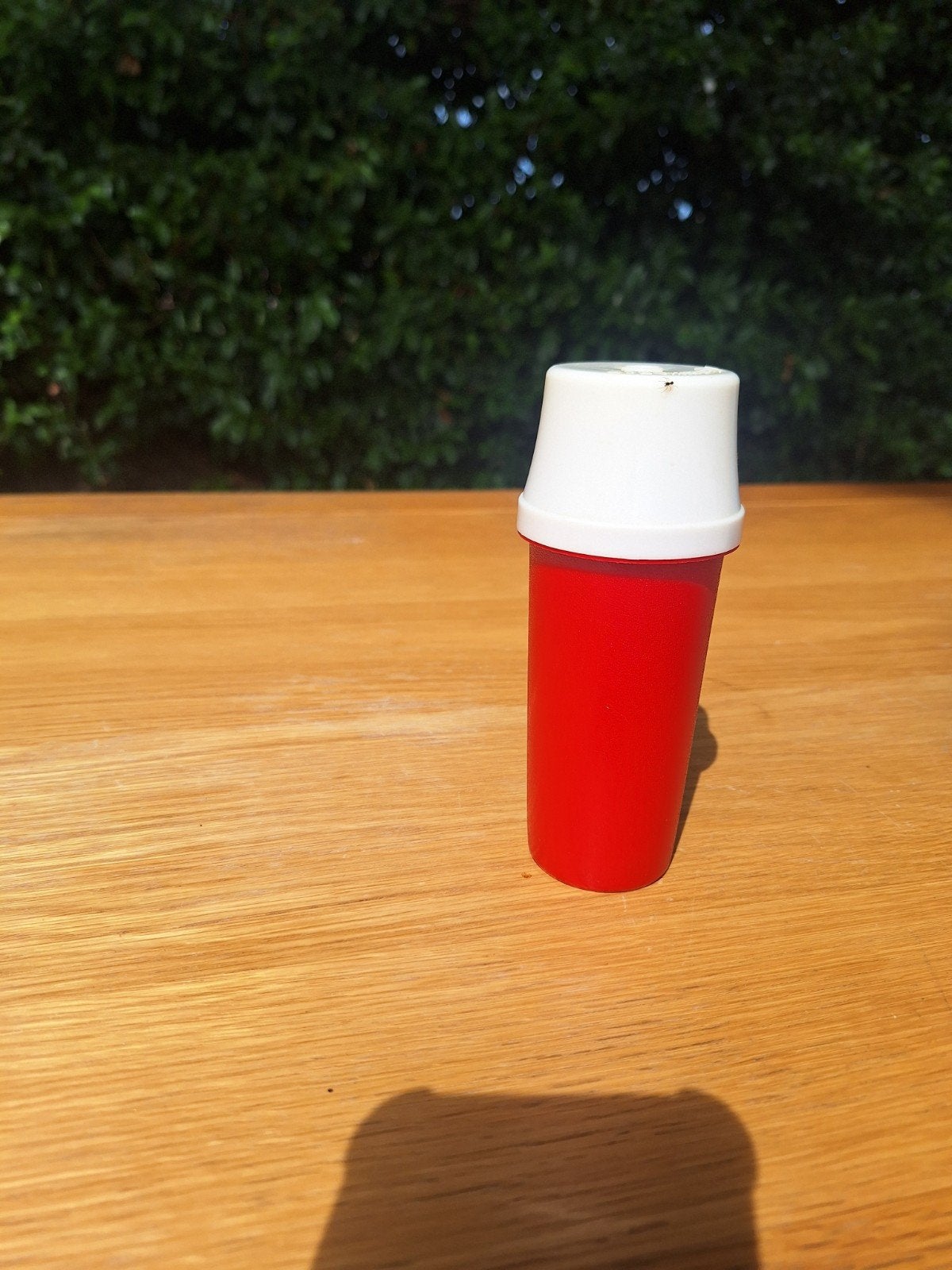 Tupperware Shaker Rood met Pompje - Handig en Lekvrij, Gebruikt, Met deksel, Ophalen of Verzenden, Rood