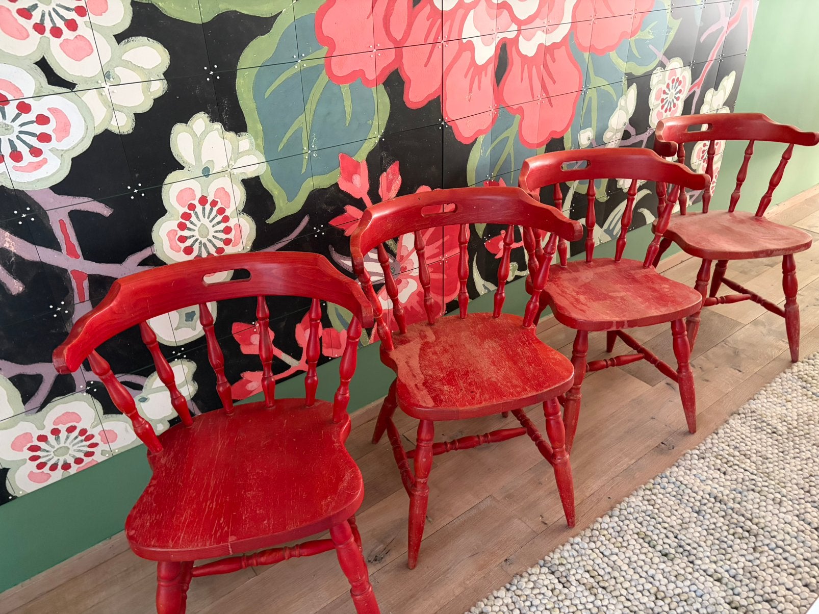 4 jaren ‘70 WINDSOR STOELEN vintage, Huis en Inrichting, Stoelen, Ophalen, Vier, Rood, Gebruikt