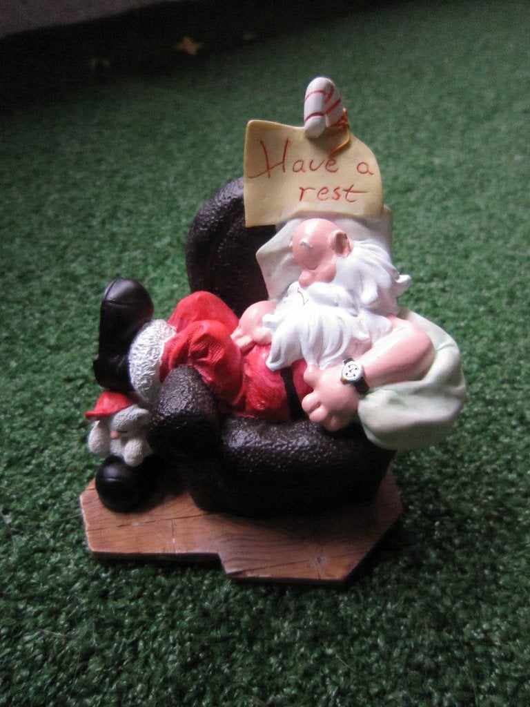 Slapende kerstman in fauteuil, Diversen, Ophalen of Verzenden, Zo goed als nieuw