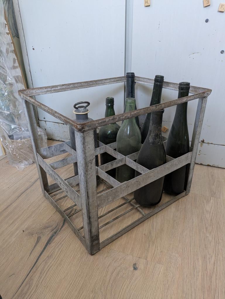 Vintage metal flessenkrat 'Lonneker' met flessen, Ophalen