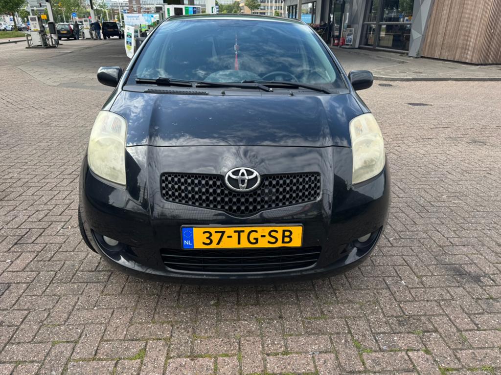 Toyota Yaris 1.3 16V Vvt-i 5DR 2006 Zwart, Auto's, Toyota, Voorwielaandrijving, 40 €/maand, 4 cilinders, 995 kg