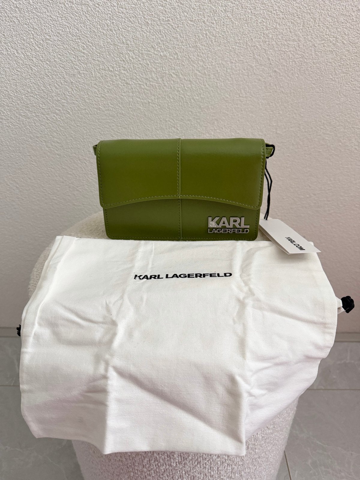 Karl Lagerfeld Schoudertasje - Nieuw, Olijfgroen, Sieraden, Tassen en Uiterlijk, Tassen | Damestassen, Ophalen of Verzenden, Nieuw