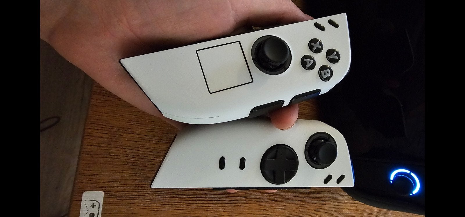 Lenovo Legion Go 2 controllerset met dbrand skin, Ophalen of Verzenden, Lenovo, Zo goed als nieuw