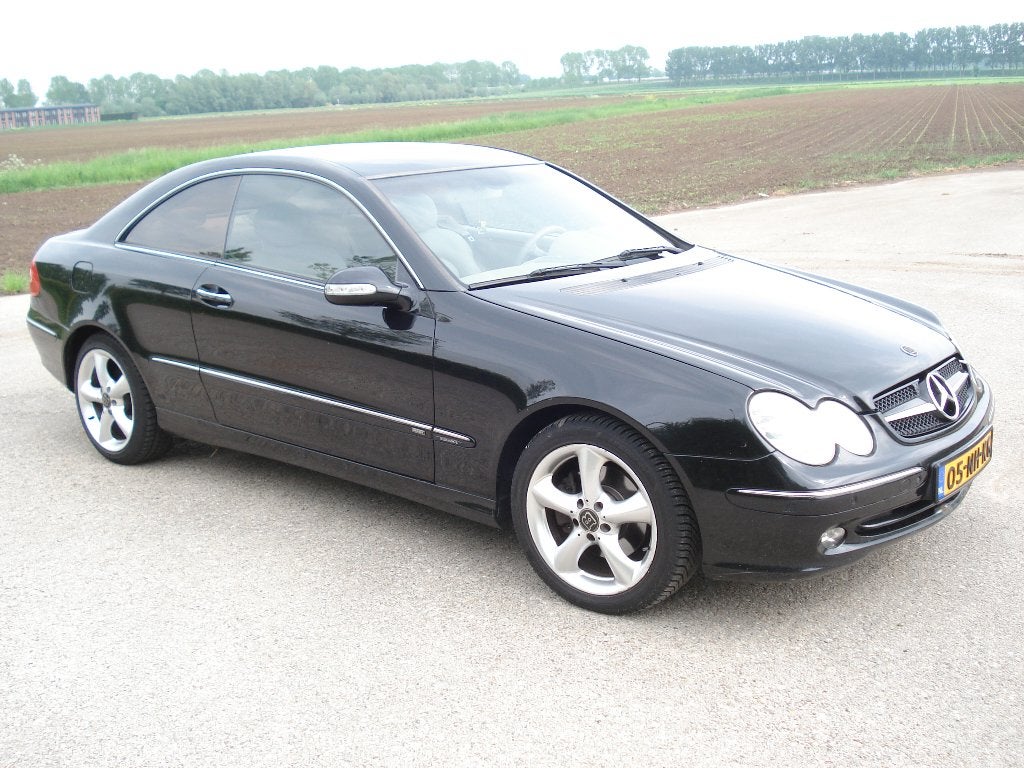 Mercedes-Benz CLK 2.6 Elegance AUT 2003 Zwart, Auto's, Mercedes-Benz, Automaat, Achterwielaandrijving, Beige, 2597 cc