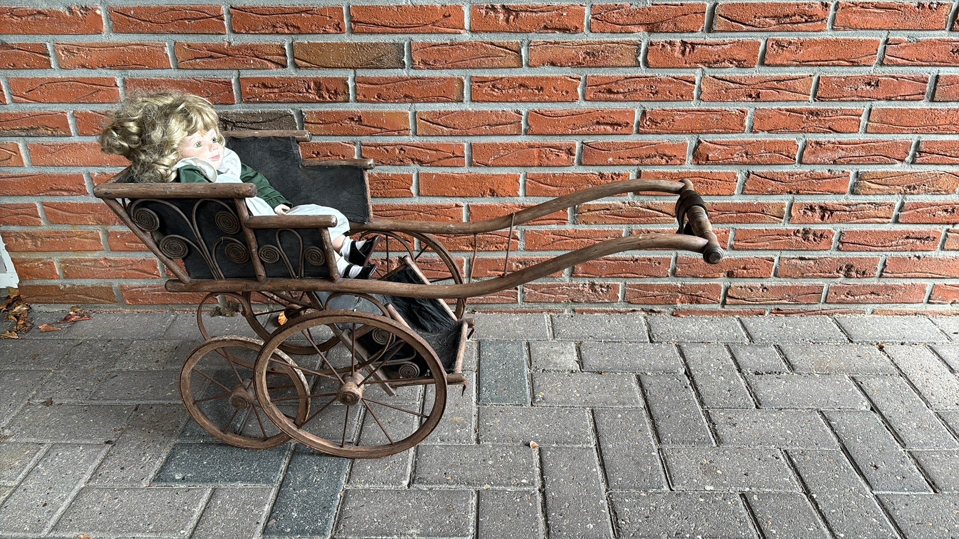 Vintage/antieke poppenwagen met pop, Ophalen, Gebruikt, Babypop