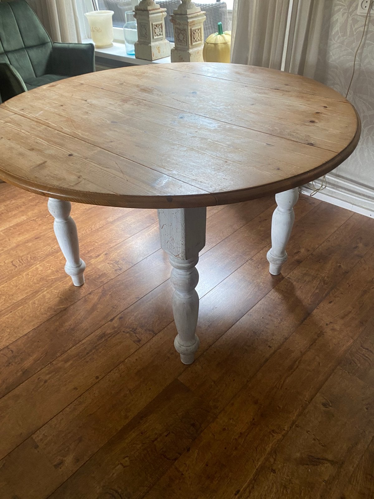 Ronde eettafel, Ophalen