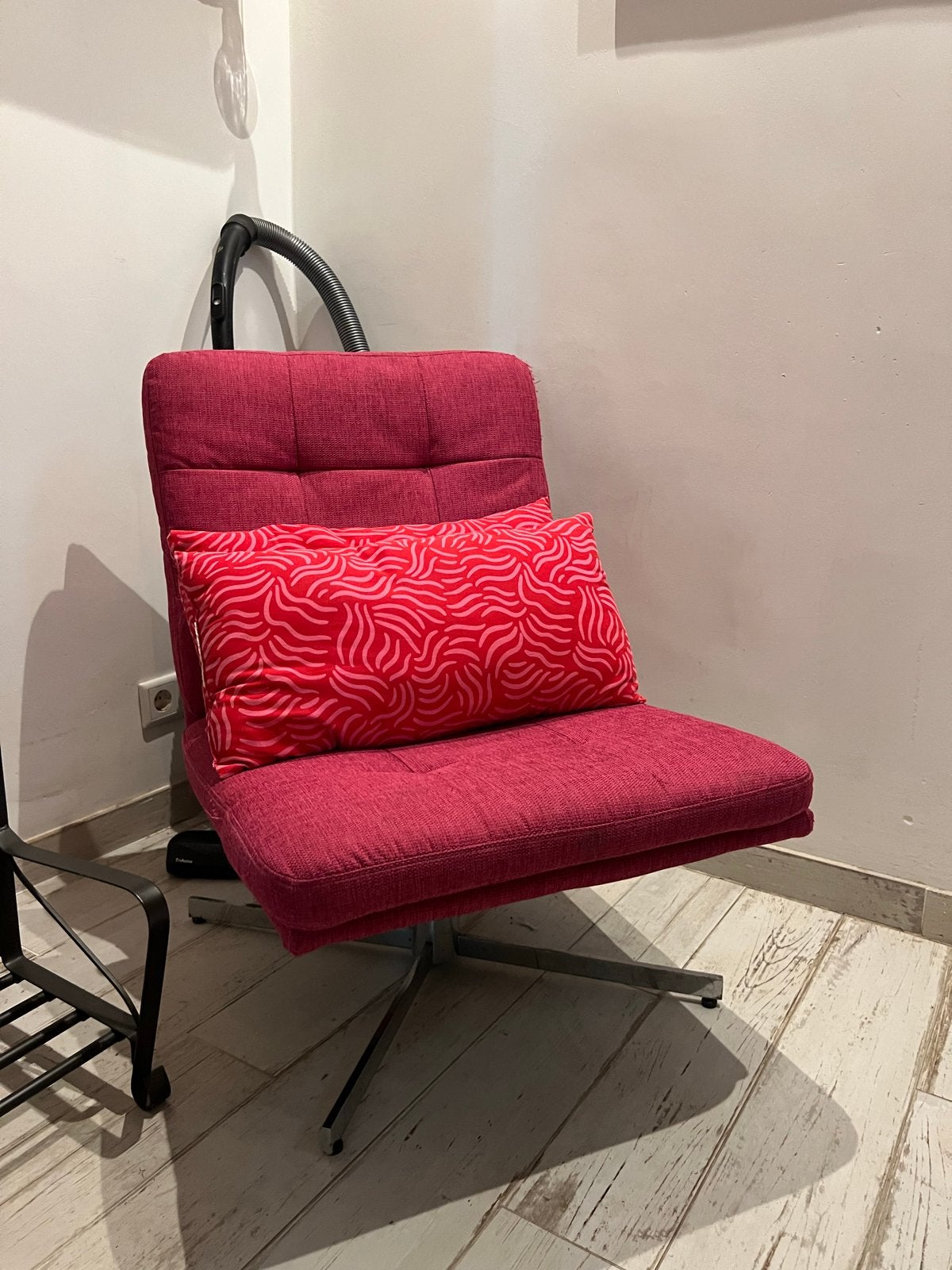 Roze draaiende leesstoel - Comfortabel en stijlvol, Huis en Inrichting, Ophalen, Gebruikt, Overige kleuren, Eén