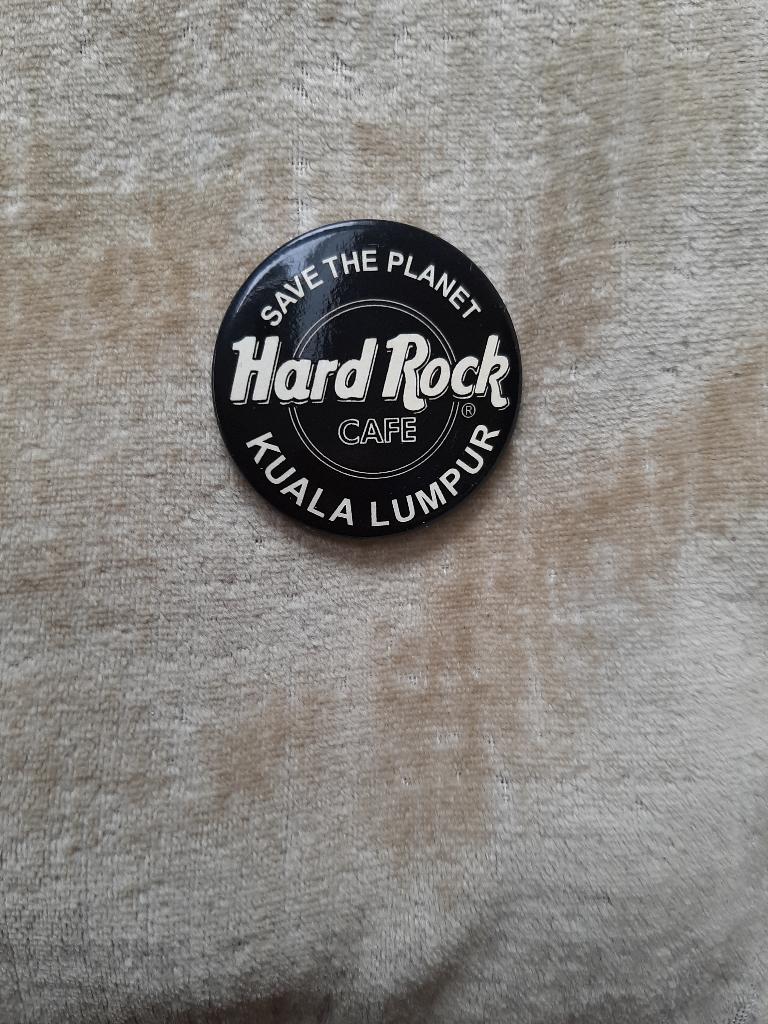 Hard Rock cafe button Kuala Lumpur, Ophalen of Verzenden, Zo goed als nieuw, Overige onderwerpen, Button