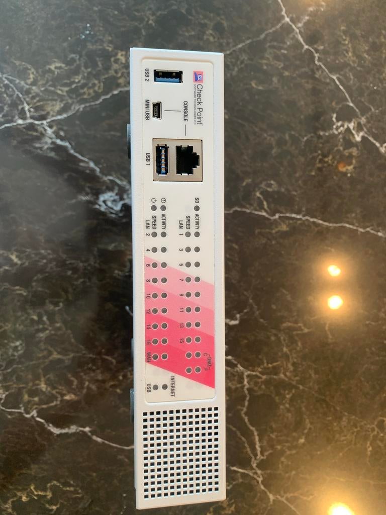 Checkpoint L-72 Firewall - Nieuwstaat, Ophalen of Verzenden, Zo goed als nieuw, Router