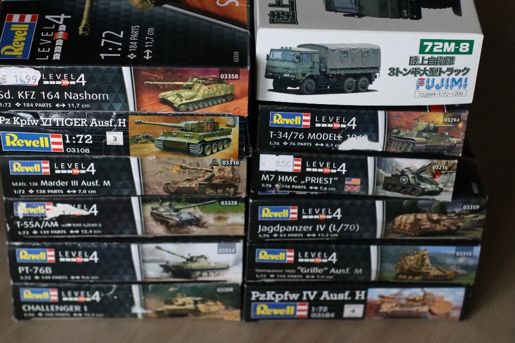Lot 12x Revell en Fujimi Modelbouw Tanks en voertuigen 1:72, 1:50 of kleiner, Revell, Overige typen, Nieuw