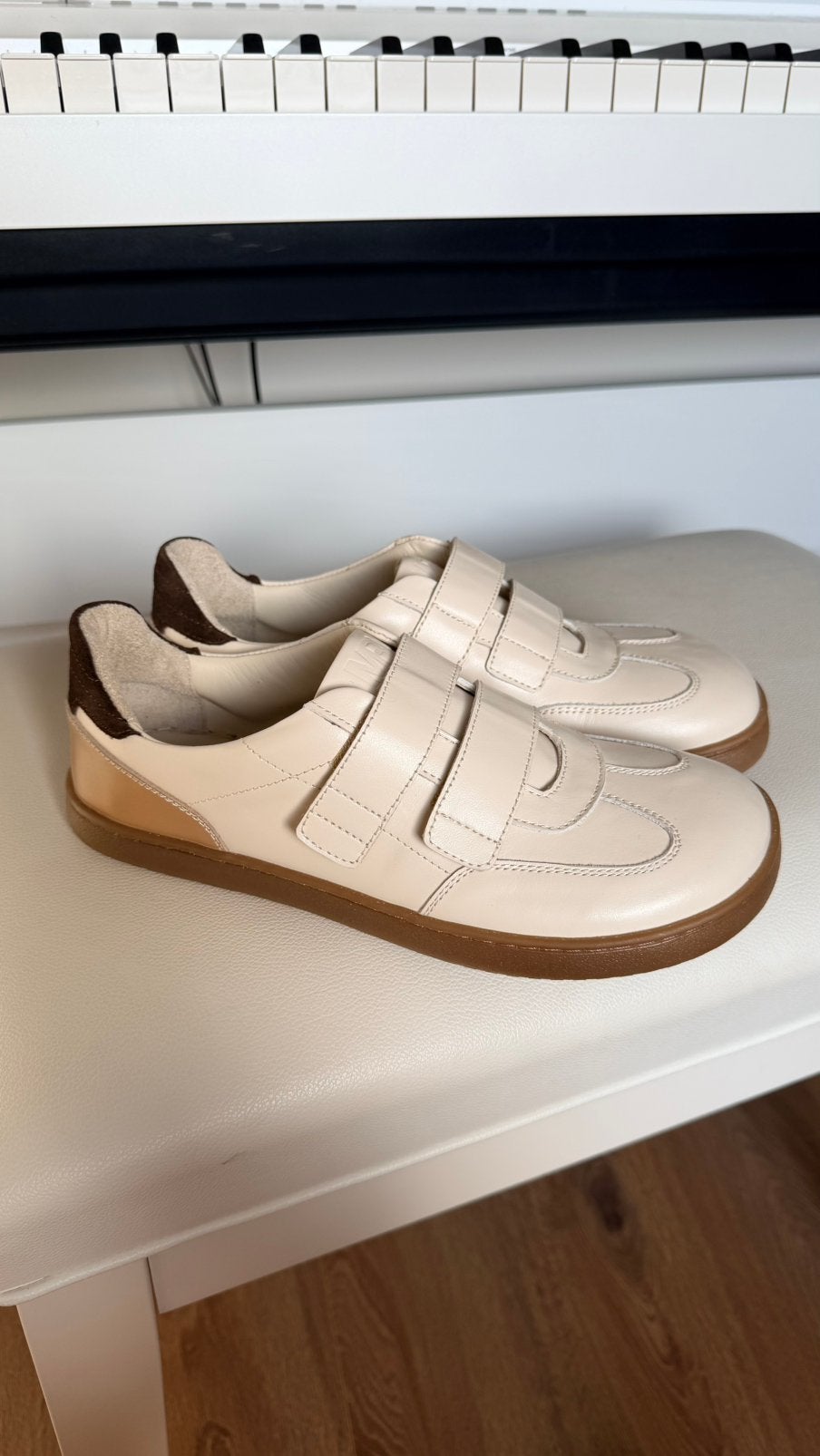 Barefoot leather sneakers — new, Beige, Nieuw, Ophalen of Verzenden, Sneakers of Gympen