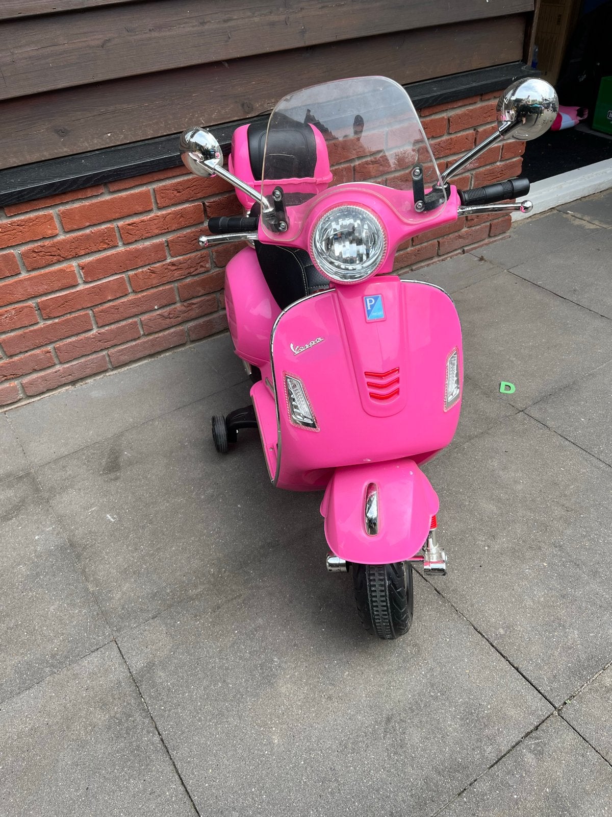 Roze Vespa elektrische kinderscooter, Ophalen of Verzenden, Zo goed als nieuw