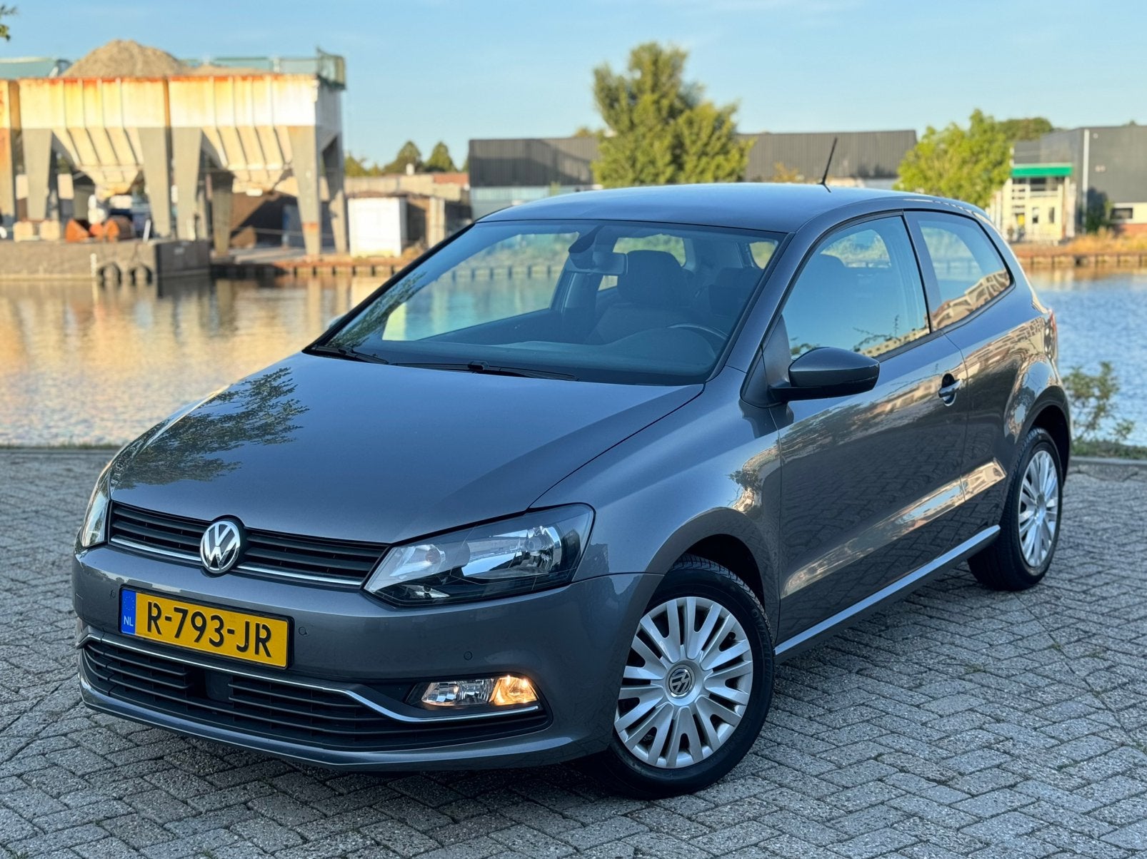 Volkswagen Polo 1.2 TSI 66KW 2015 Grijs, 40 €/maand, 4 cilinders, Handgeschakeld, Particulier