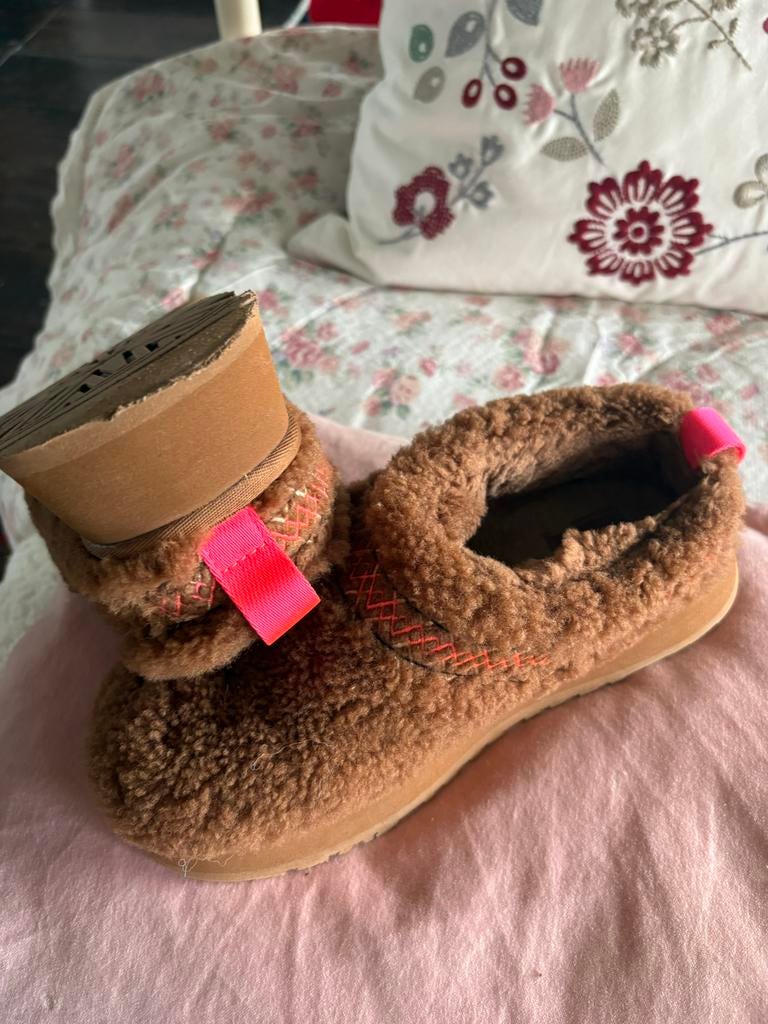 Bruine UGG  maat 38, Bruin, Instappers, Ophalen of Verzenden, Gedragen