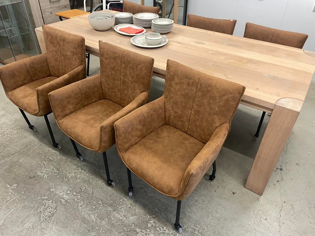 4 bruine stoffen eetkamerstoelen op wieltjes, Huis en Inrichting, Stoelen, Zo goed als nieuw, Eén, Bruin, Ophalen