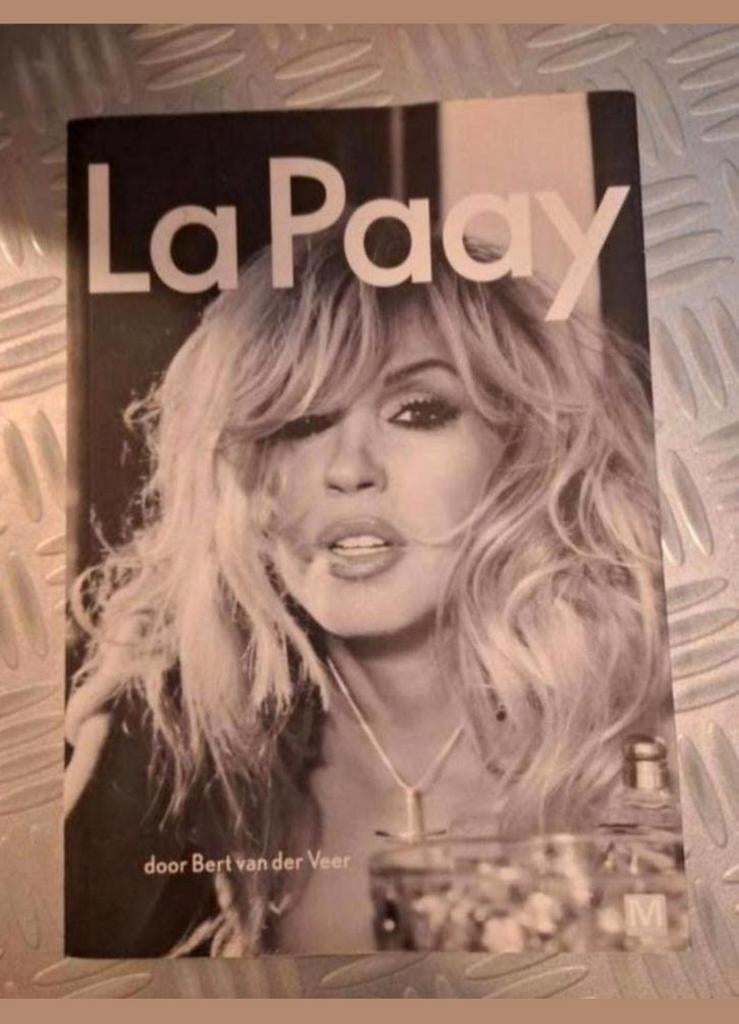 La Paay - Het levensverhaal van Patricia Paay, Ophalen of Verzenden, Zo goed als nieuw, Bert van der Veer, Film, Tv en Media