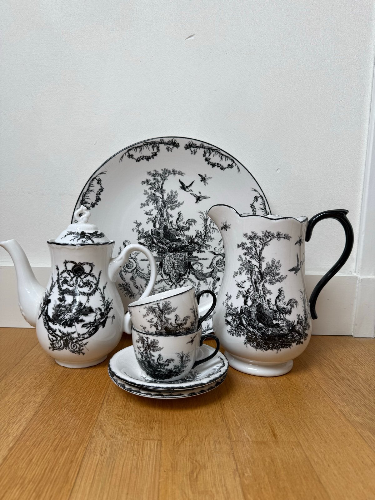 Zwart wit servies met Toile de Jouy decoratie, Ophalen, Gebruikt, Overige merken, Compleet servies
