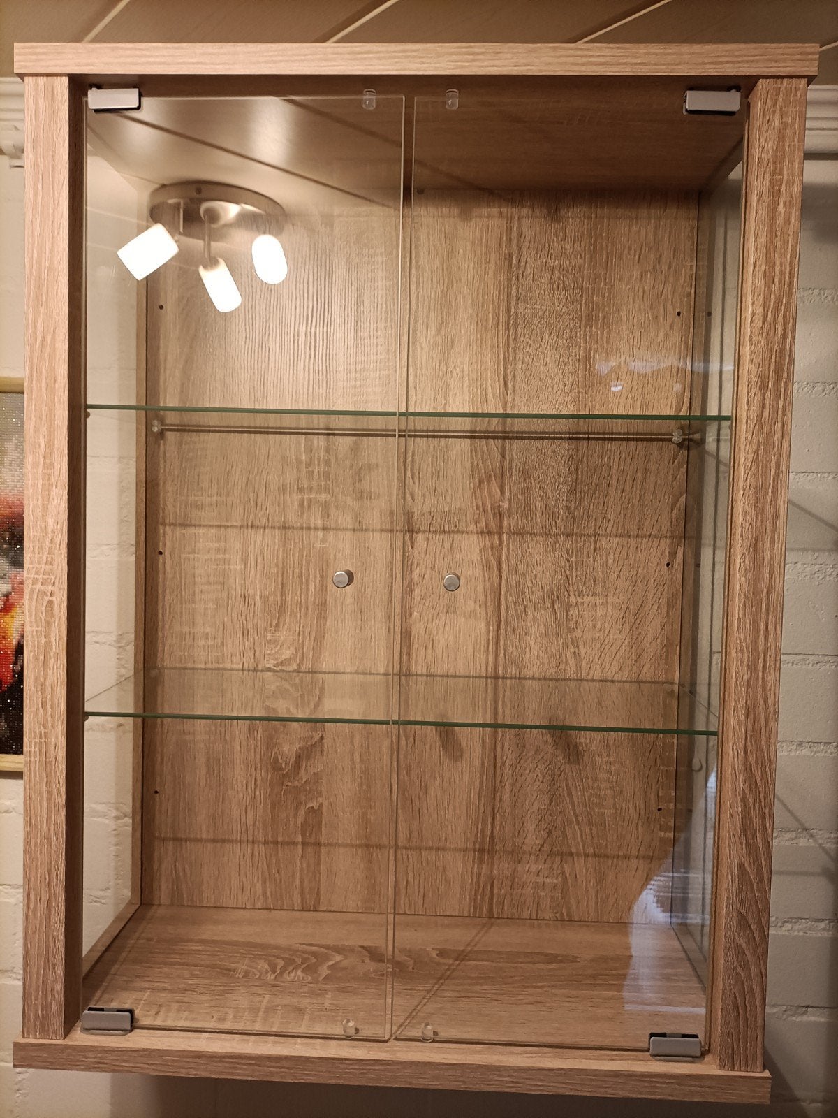2 Glazen Vitrinekasten met houten frame, Ophalen, Met deur(en), Modern, functioneel, Overige houtsoorten