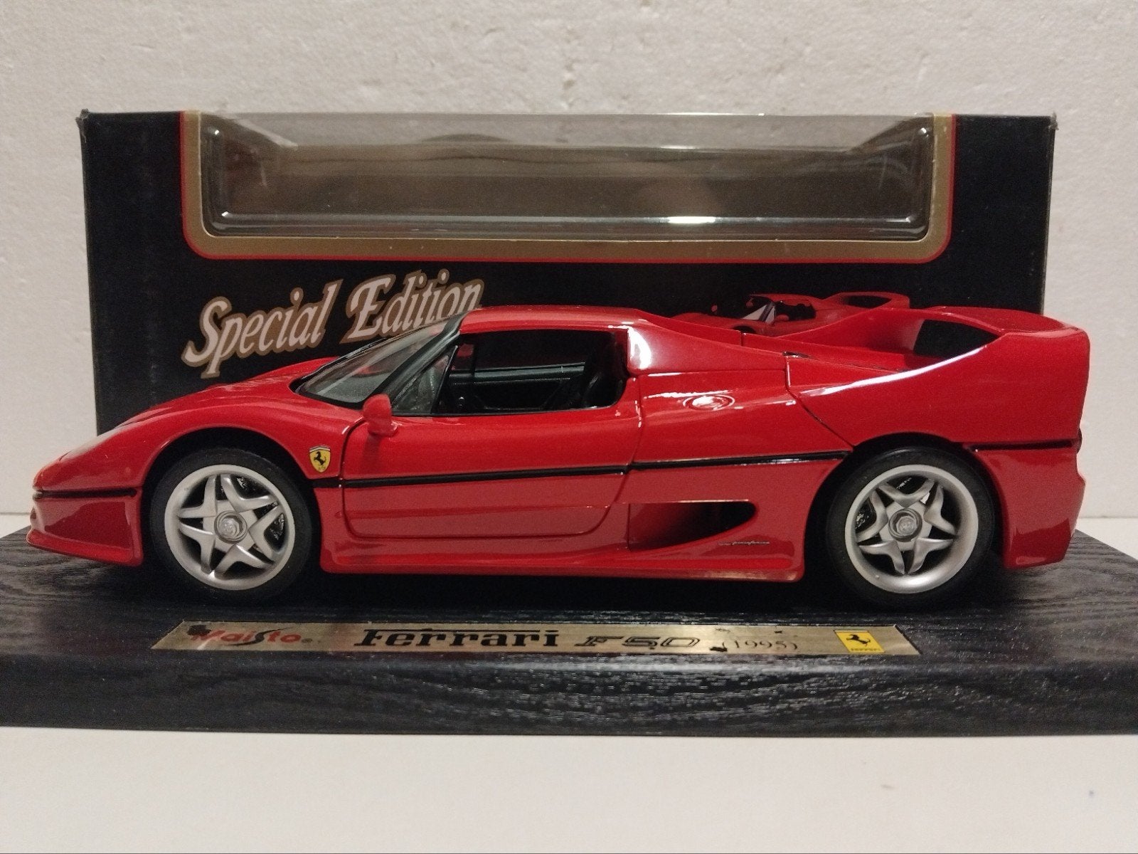 Ferrari F50 closed top rood Maisto metal 1:18 KRD, Ophalen of Verzenden, Zo goed als nieuw, Auto, Maisto