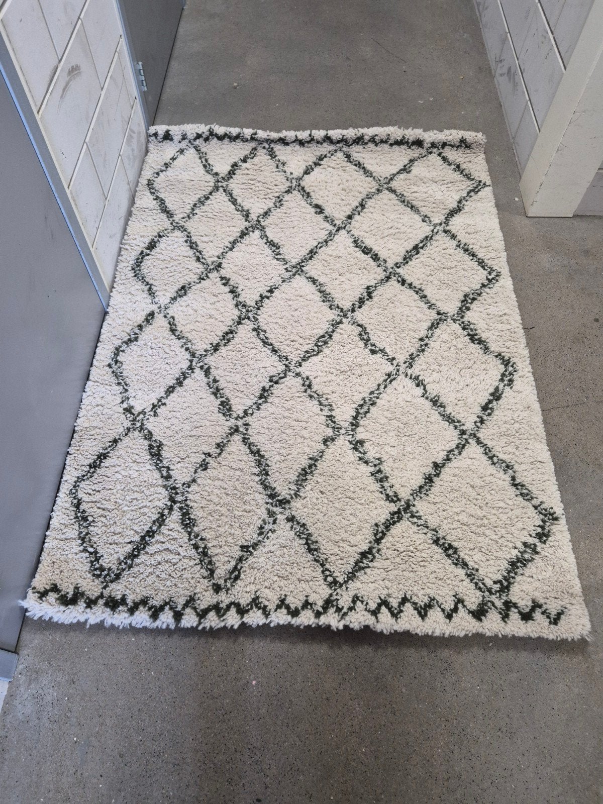 Vloerkleed Varamin crème/beige en groen 120x170 zgan, Huis en Inrichting, Stoffering | Tapijten en Kleden, Ophalen, 100 tot 150 cm
