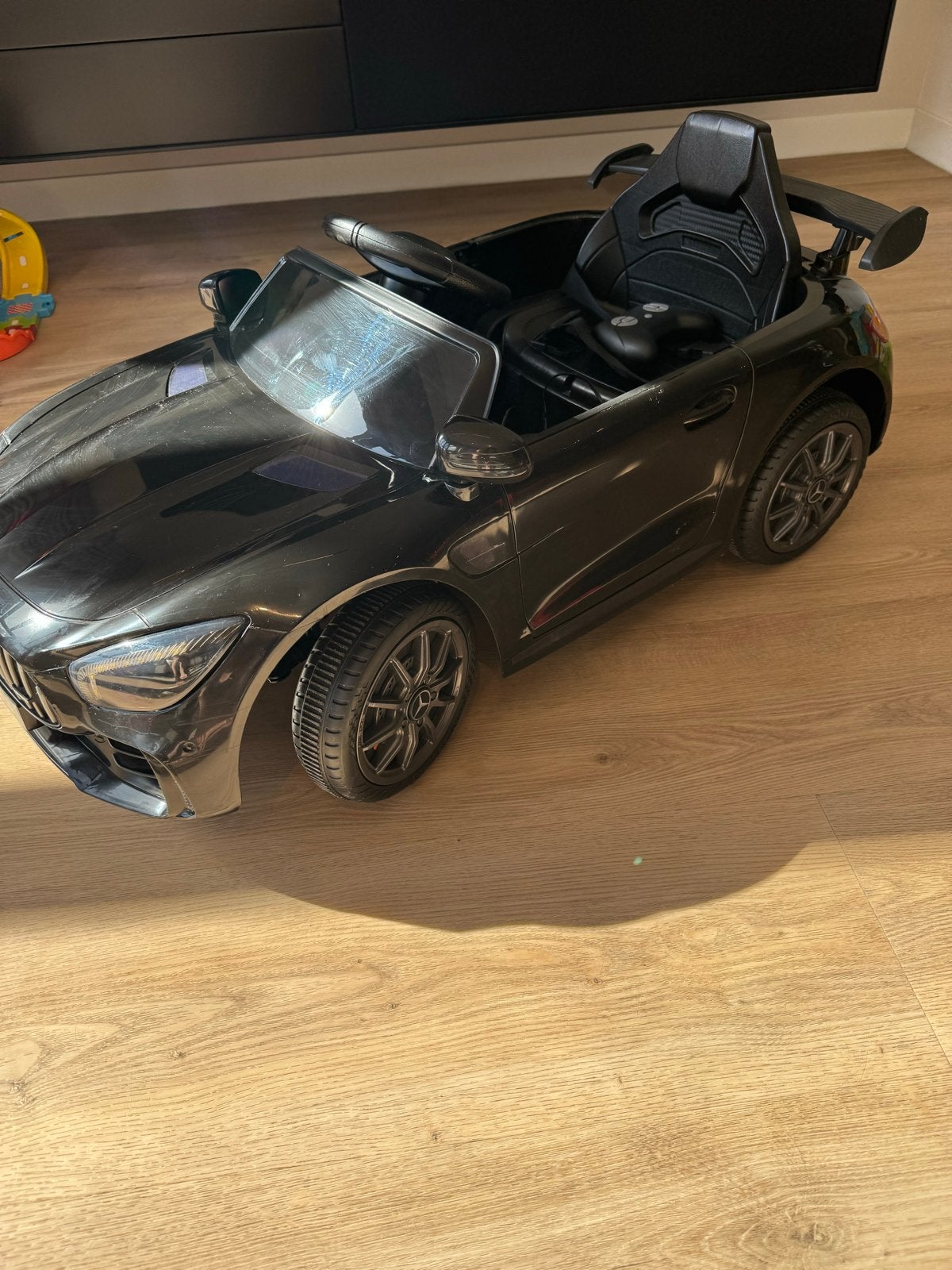Mercedes AMG elektrische kinder auto, Zo goed als nieuw