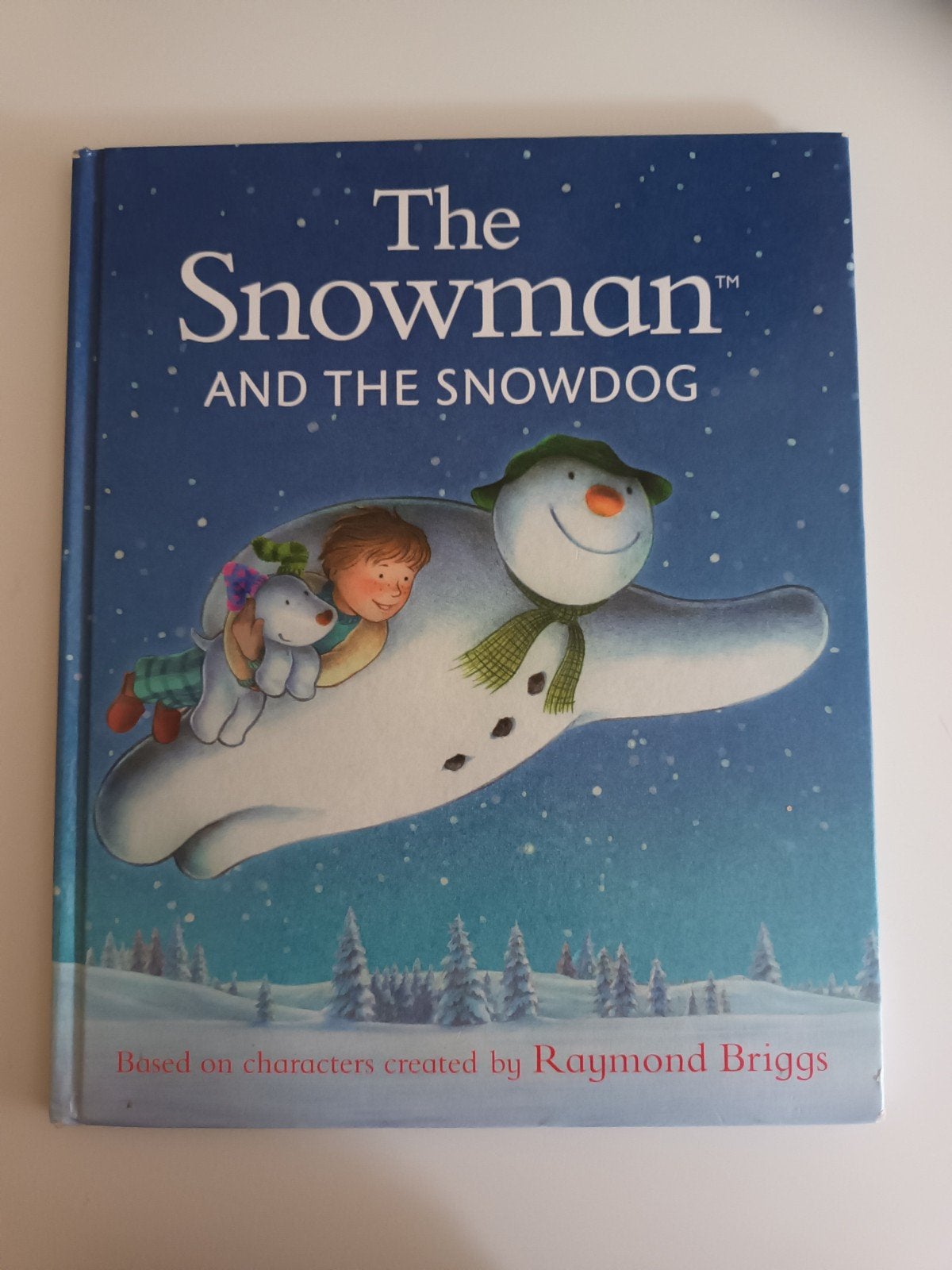 Raymond Briggs - The Snowman and the Snowdog, Ophalen of Verzenden, Gelezen, Raymond Briggs, Prentenboek