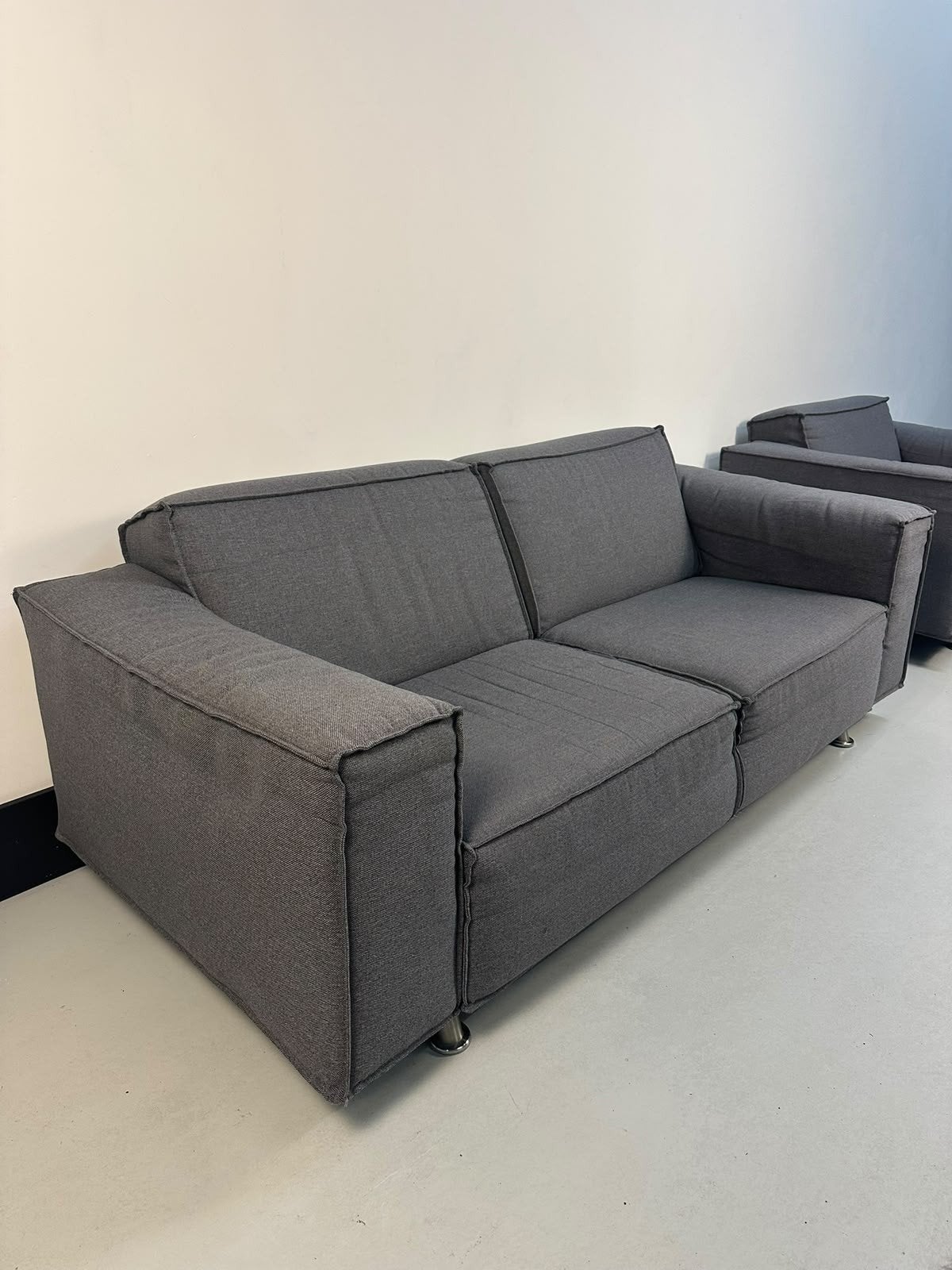 Donkergrijze bank & fauteuil - koopje!