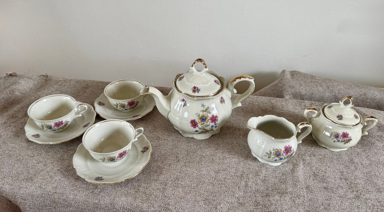 Theepot met kopjes, Ophalen