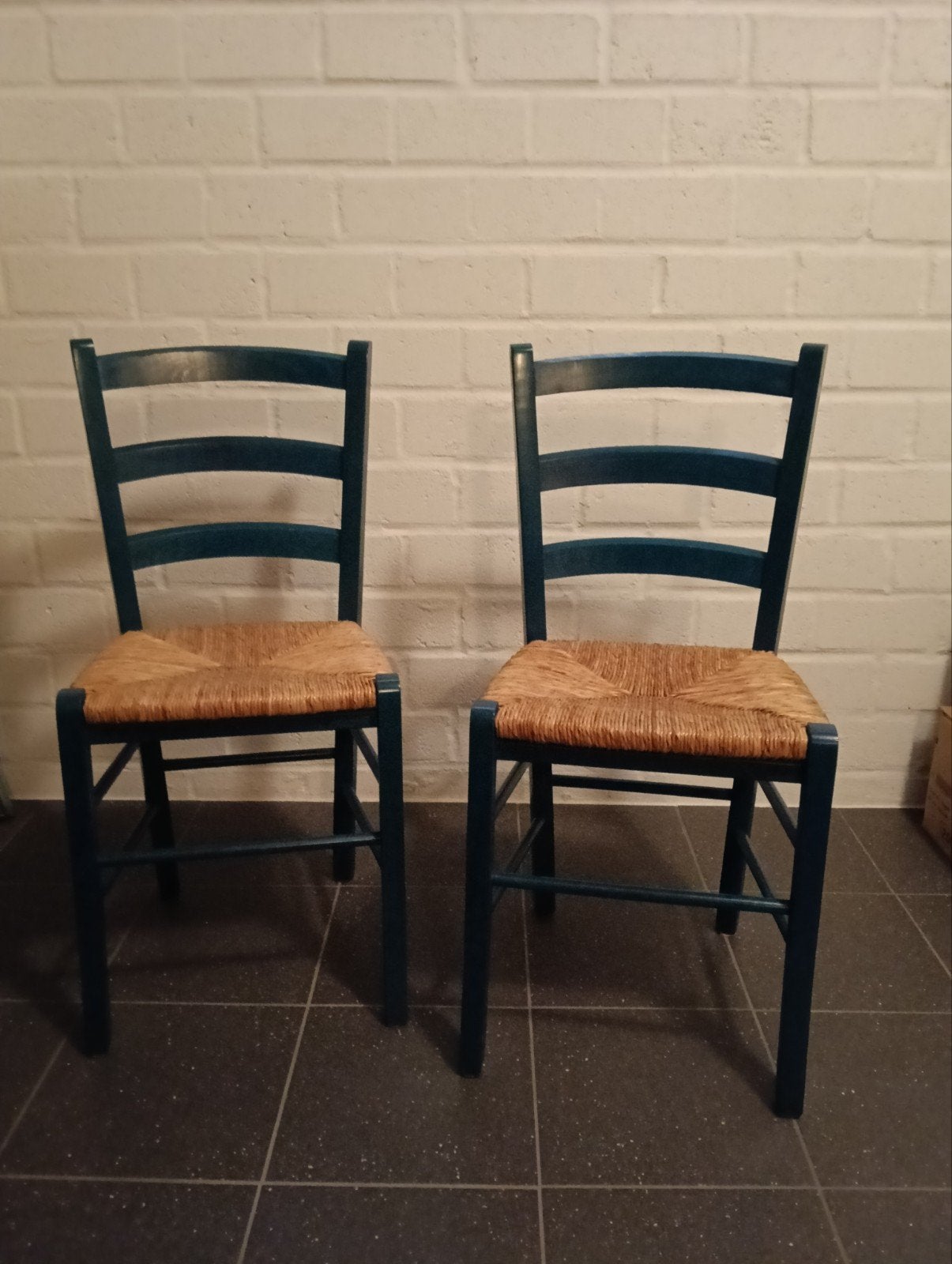 2 houten stoelen met rieten zitting, Huis en Inrichting, Stoelen, Ophalen, Gebruikt, Twee, Blauw