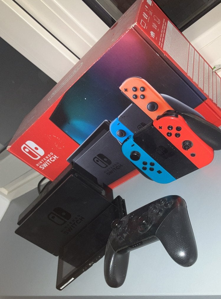 nintendo switch volledig met spellen en meer!, Switch 2019 Upgrade, Met games, Met 2 controllers, Ophalen of Verzenden