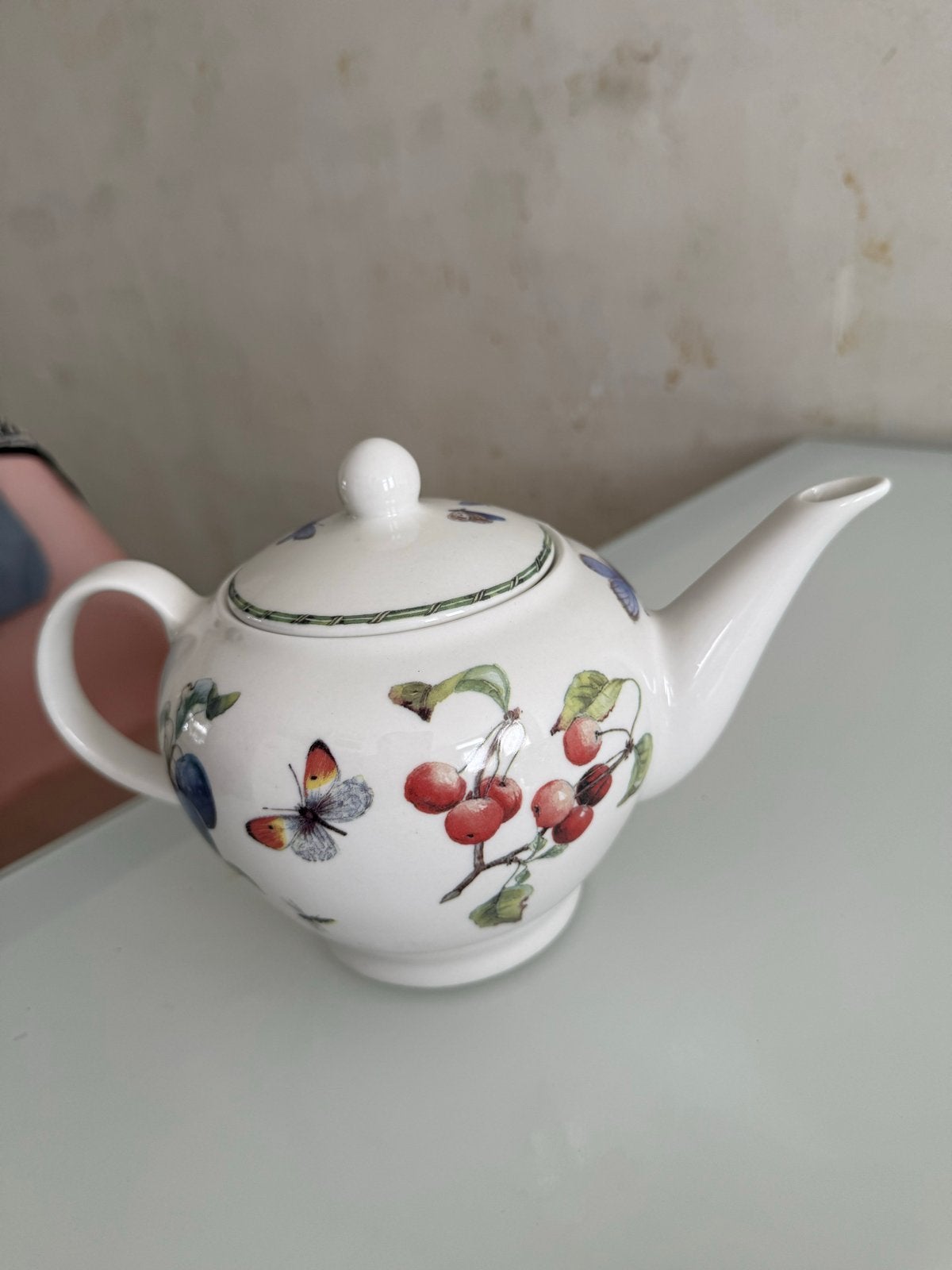 Theepot met vlinders en fruit van Janneke Brinkman, Overige merken, Keramiek, Ophalen of Verzenden, Zo goed als nieuw