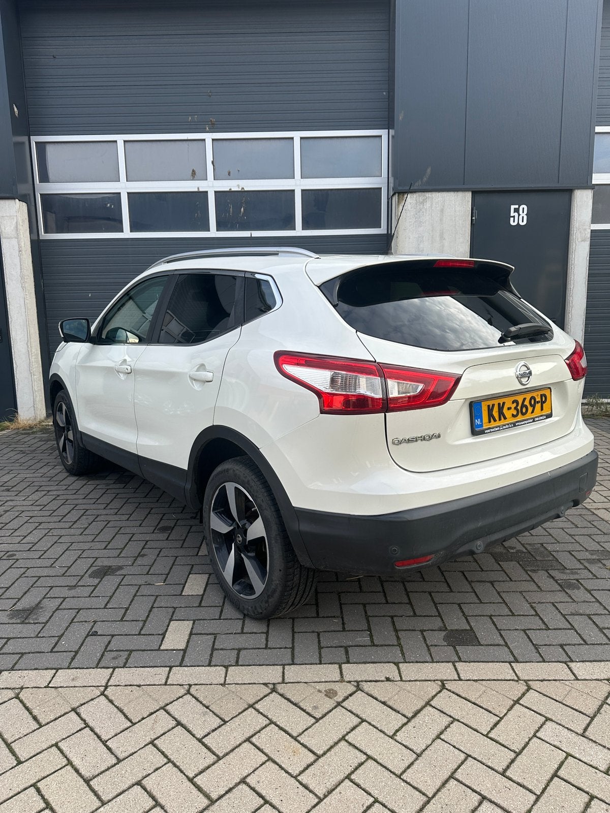 Nissan Qashqai 1.2 Dig-t 85KW 2WD CVT 2016 Wit LEES TEKST!, Automaat, 680 kg, 4 cilinders, Wit
