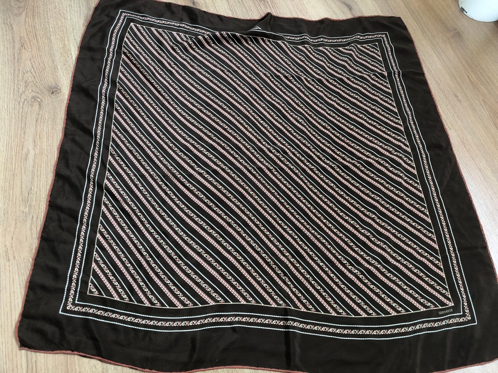 Comtesse olijfgroen vierkante zijde sjaal bandana, Ophalen of Verzenden, Zo goed als nieuw, X, Sjaal
