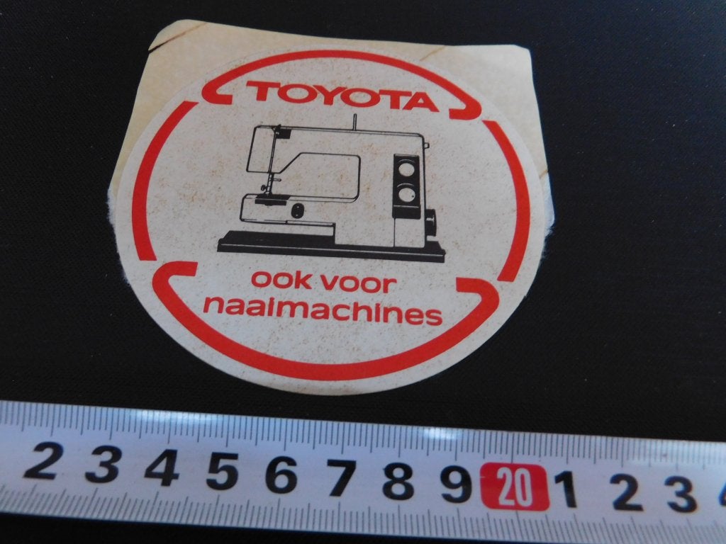 sticker TOYOTA ook voor naaimachines, Ophalen, Zo goed als nieuw