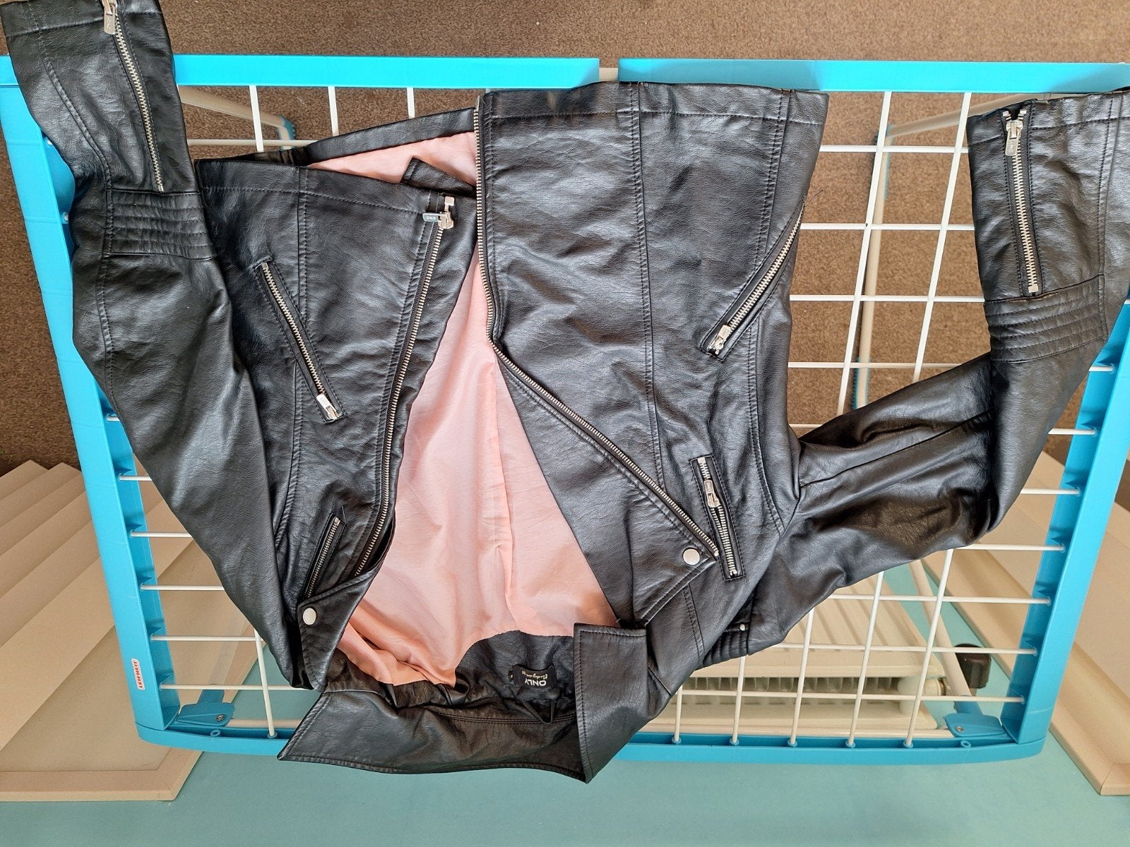 Zwart leren Only bikerjack met roze voering, Ophalen, Only, Zwart, Maat 42/44 (L)