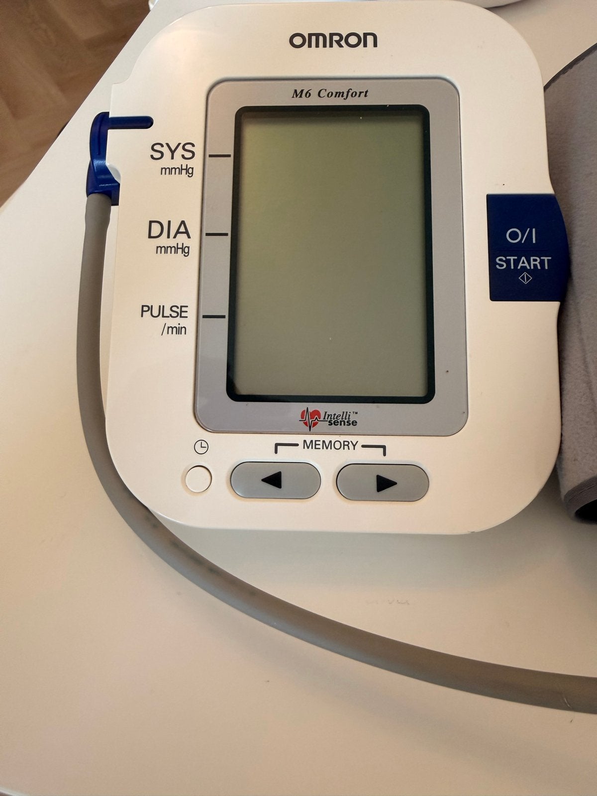 Omron M6 Comfort Bloeddrukmeter, Ophalen of Verzenden, Zo goed als nieuw, Overige typen