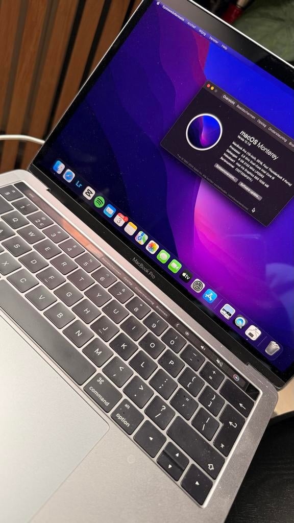 MacBook Pro (model A1706) met Touch Bar, Computers en Software, Apple Macbooks, Gebruikt, 2 tot 3 Ghz, Qwerty, 8 GB