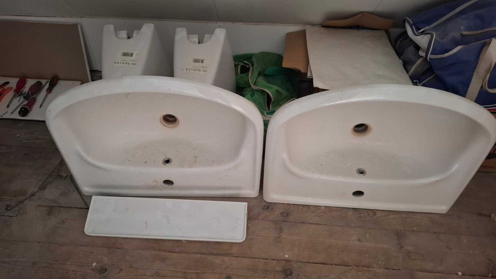 2 de zelfde wastafels met onderstuk, Ophalen, Overige typen, 50 tot 100 cm, Minder dan 100 cm