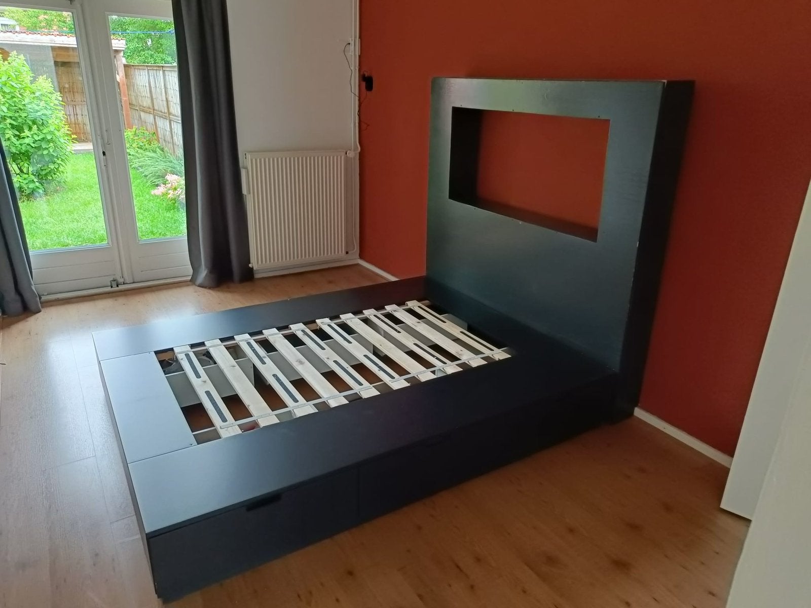 Bed met bedlades en los hoofdboard, Ophalen, Zwart, Tweepersoons, Zo goed als nieuw